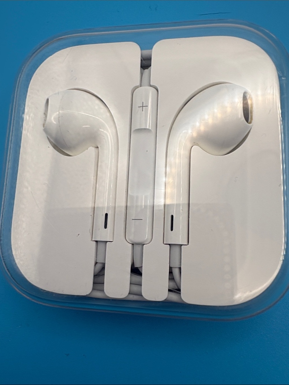 Apple Wired EarBuds with 3.5mm Headphone Jack and In-Line Mic with Remote